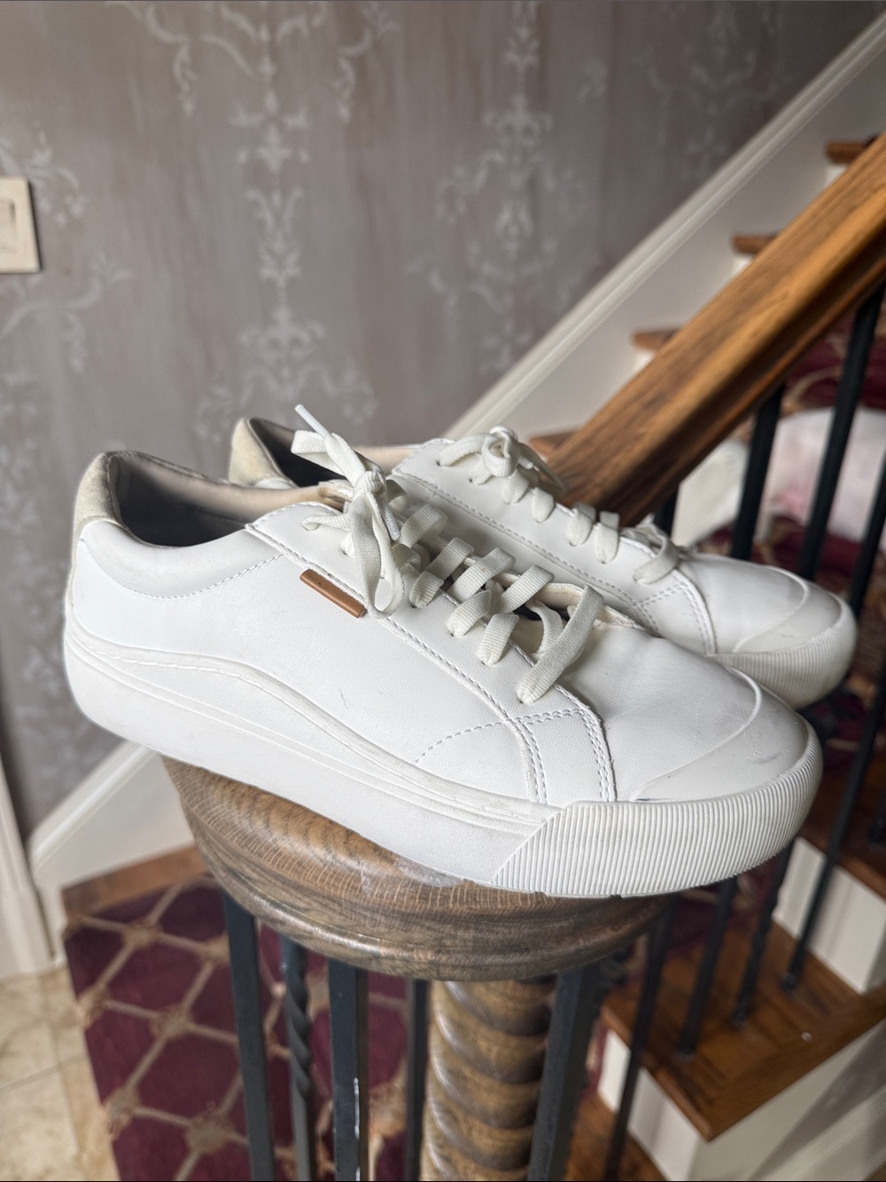 DR. SCHOLLS time off platform sneaker size 9 very good condition.